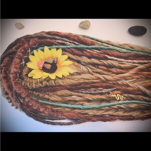 Synthetic Dreadlock extensions Push-up Curlys mixed with twist & seals.